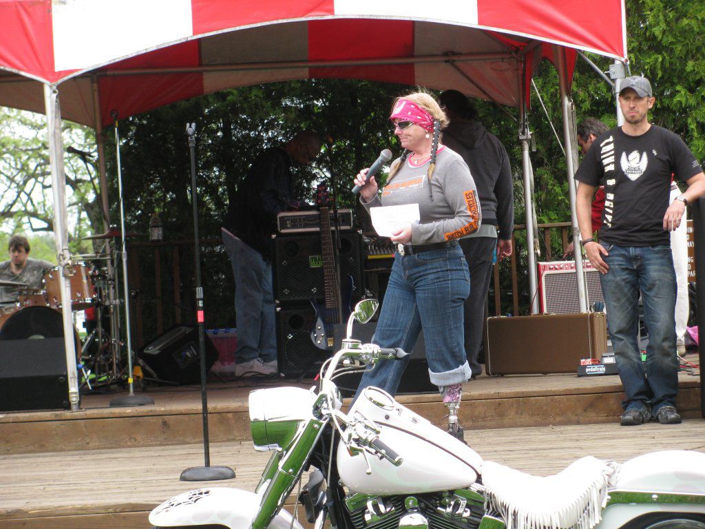 Cat Hemmes speaks to crowd